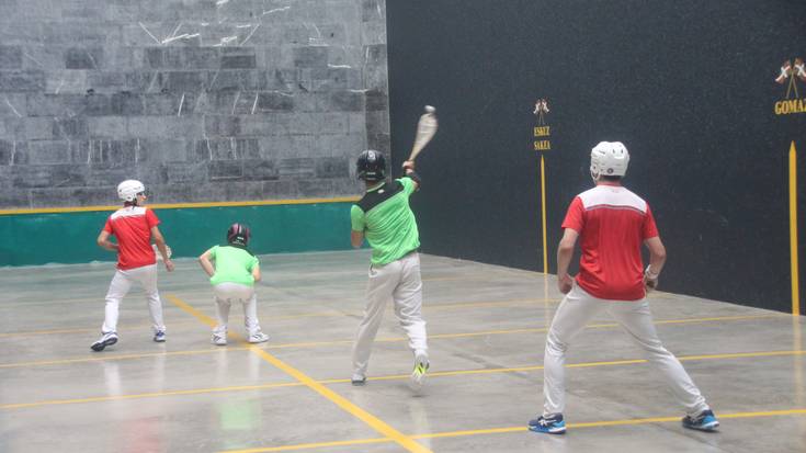 Enduro jaitsierak, areto futbola eta xarea