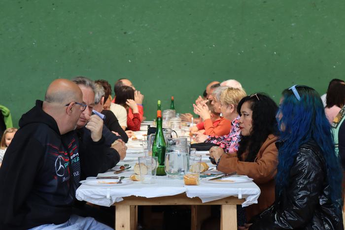 130 lagun inguru bildu dira  1 1651410697416