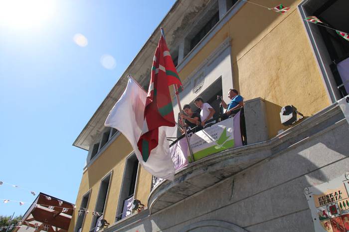 Piztu da sei eguneko festa Ibarran 14 1471949359239