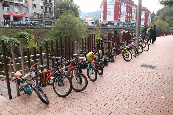 BIgarren eskuko azoka, mugik 4 1664013932236