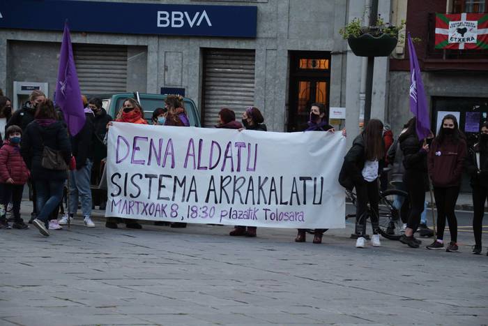 Emakumeek eskualdeko kaleak  15 1615231231232