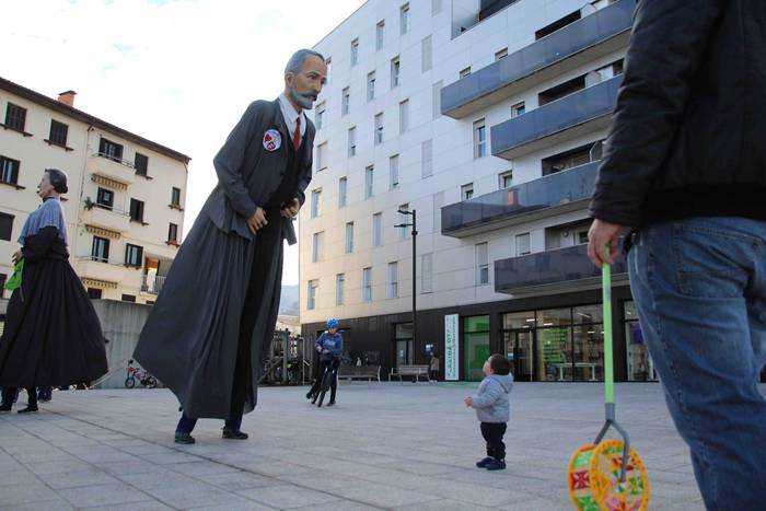 Saihesbidearen alde, festa e 8 1579351307779