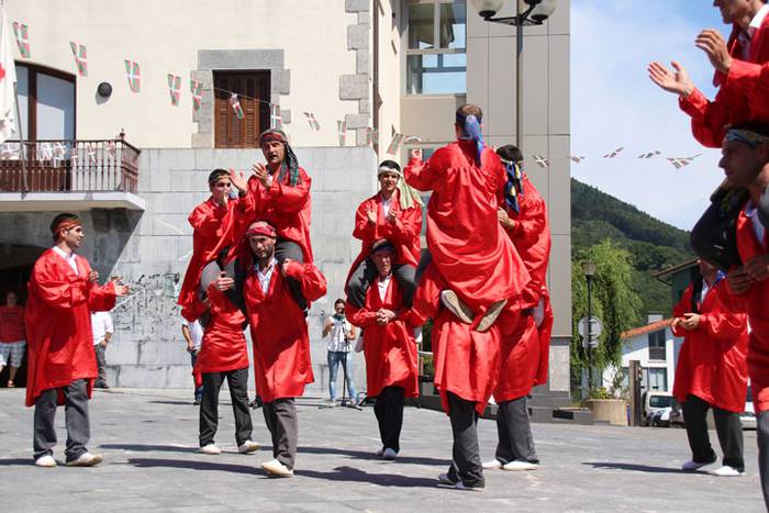 Axeriak dantzan Adunan 76 1471261196590