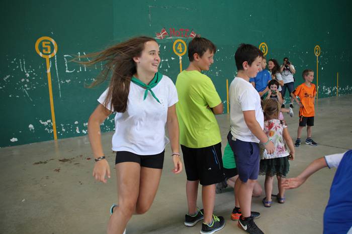 Festak hastearekin batera, j 43 1502727497770