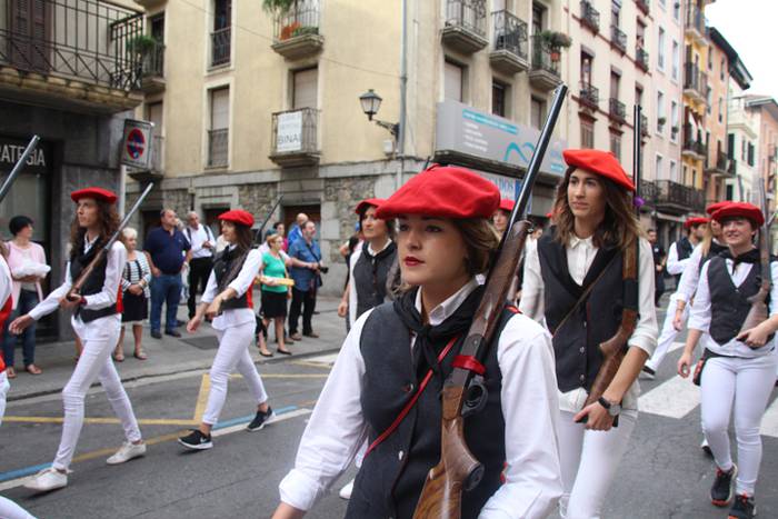 Lizarrez apaindutako kaleeta 212 1498481015714