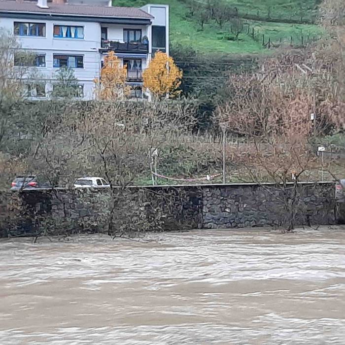 Urak eta lurrak gain hartu d 12 1639129520885