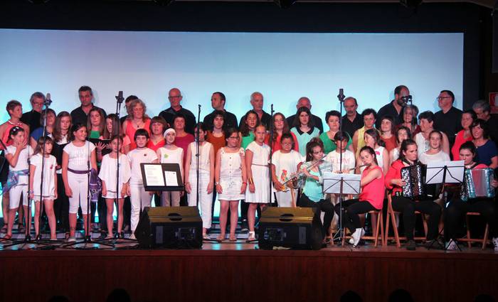 Karmen jaien sarrerakoa egin dute abesbatzek 6 1468252864547