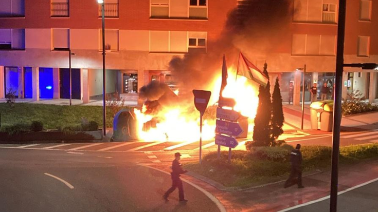 Berriro erre dituzte Zalduako edukiontziak eta egilea atxilotu du Ertzaintzak