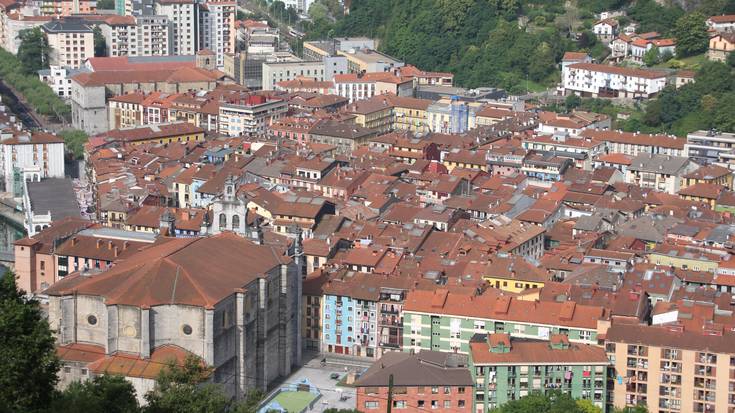 Tolosan familia bat etxegabetu dutela salatu du Tolosaldeko Etxebizitza Sindikatuak