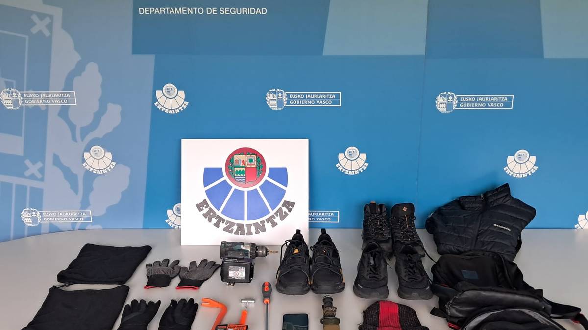 Ertzaintzak Leaburuko etxebizitza batean lapurtzera sartu zen taldea desegin du