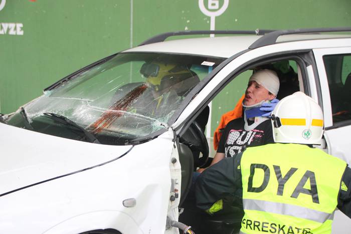 Erreskate lanetan aritu dira 29 1501937642122