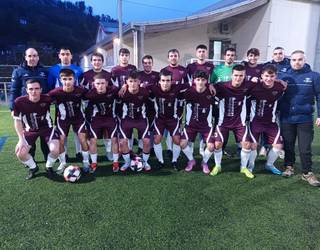 Intxurre futbol kluba bederatzi talderekin ari da lehiatzen