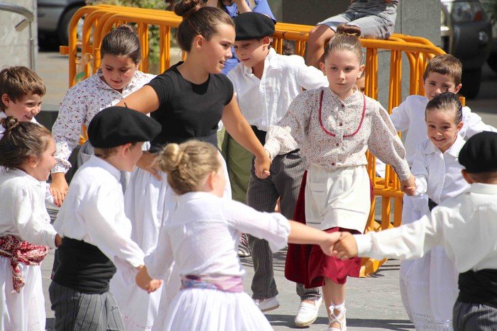 Emakumeak Adunako Axeri-dantzan, lehen aldiz - 27