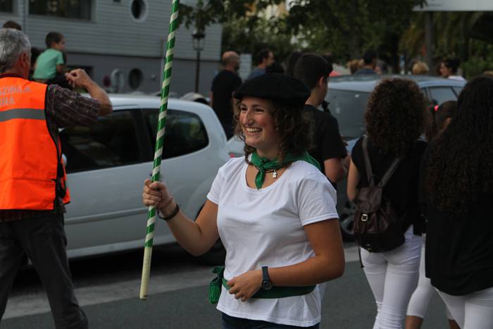 Irurako odol emaileek bota dute txupinazoa 2 1474654327915