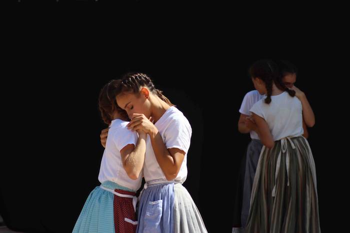 Dantzan igaro dute goiza Liz 43 1630841484185