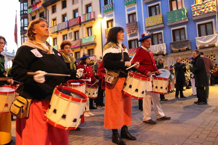 Zaldunak ere helduen danborr 8 1551555250157