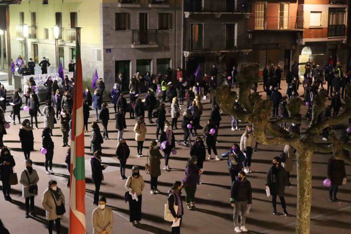 Emakumeek eskualdeko kaleak  77 1615233108843