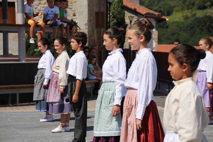 Axeriak dantzan Adunan 2 1471260651234