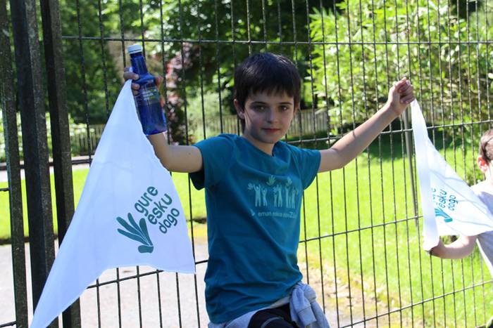 "Gu bezala, beste 100.000 za 64 1528637193494