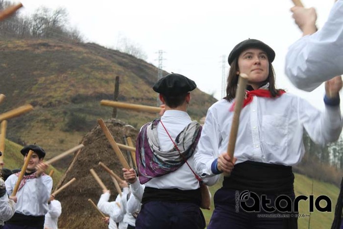 Talaiak tanten azpian ere dantzan - 16