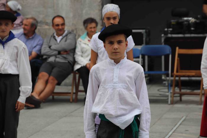 Dantzak, txistuak eta trikit 4 1565549070096