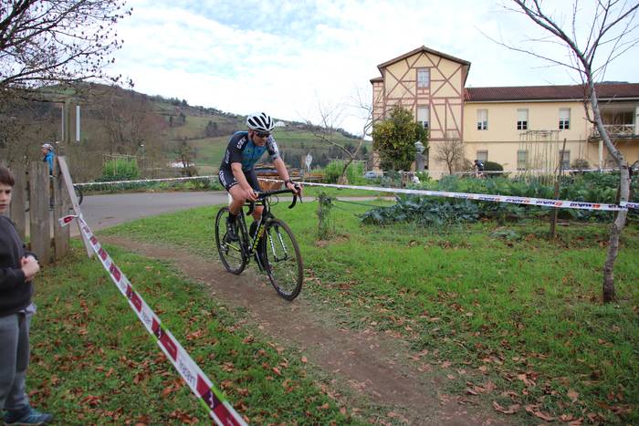 Iurreamendi inguruan berriro ziklo-krosaren ikusgarritasuna