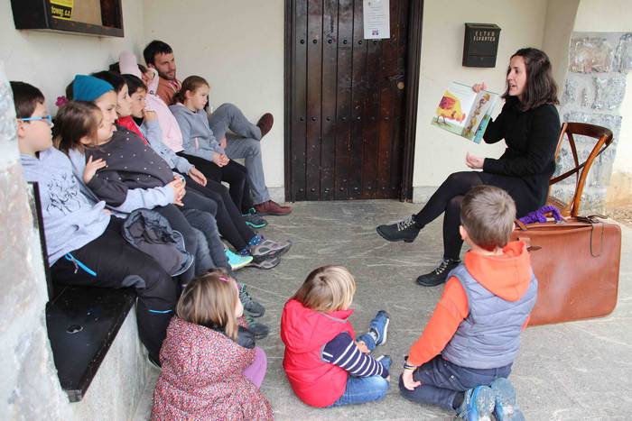 Emakumeek dantzan jarri dute 3 1552145608496