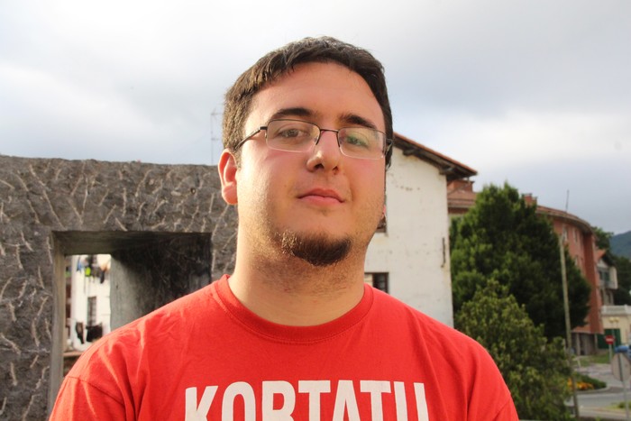 «Hemen enfrentamendua egon zen eta hori aztertzea interesatzen zait»