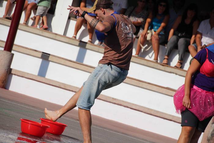 Lehiatik gutxi, festatik ask 49 1534074345621