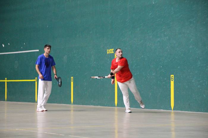 Helduen frontenis txapelketako izen-ematea atzeratu dute