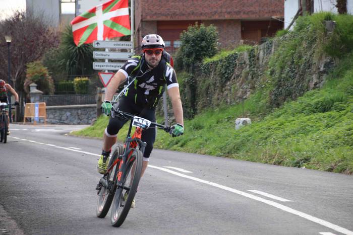 Alexander Ordeñana eta Zuriñ 2 1543079259811