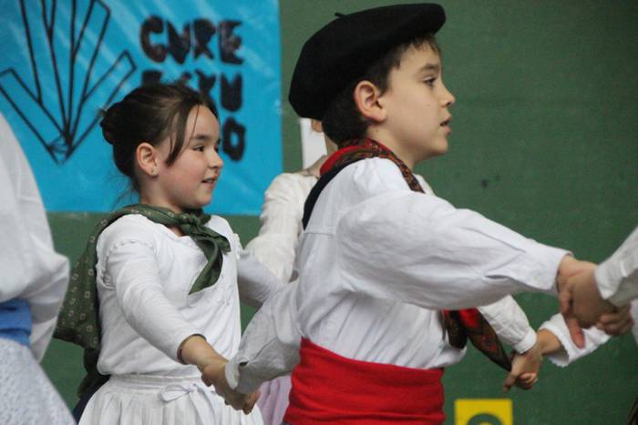 Txikienen oinak dantzan, fes 12 1527423312143