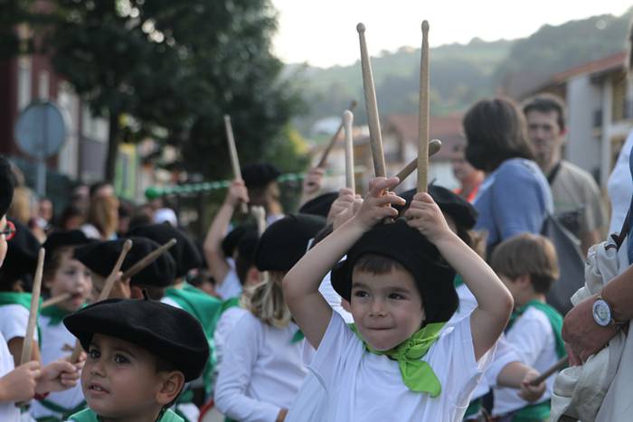 Irurako odol emaileek bota dute txupinazoa 6 1474654365813