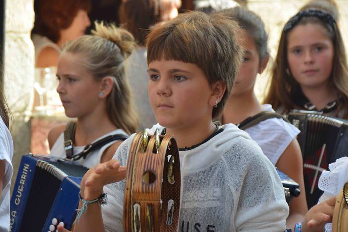 Jendetza mugitzen duen eguna 69 1538314011047