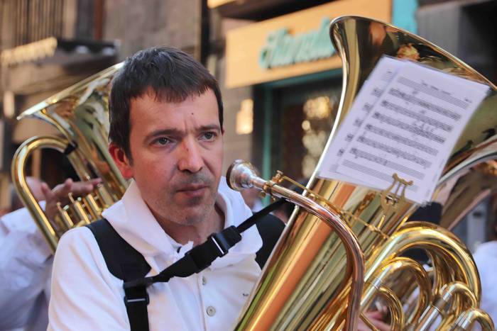 Banda Topaketa AV400Urte 21 1553970402134