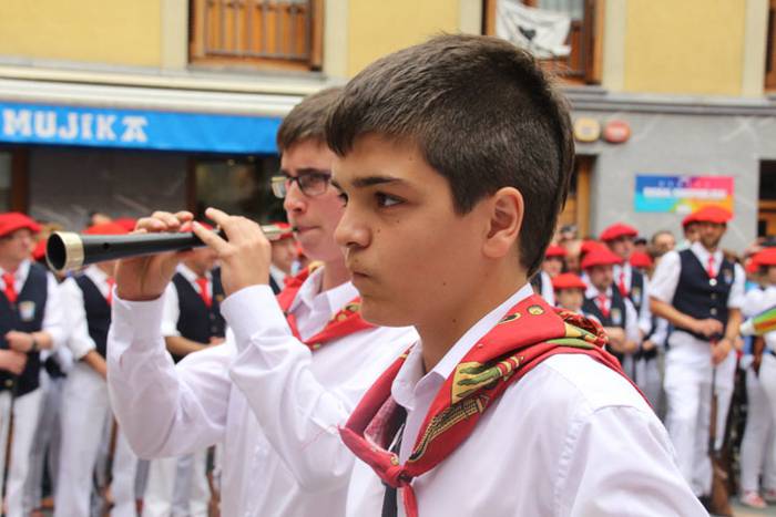 Santuek eta dantzariek poztu 32 1498312355748