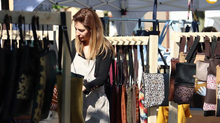 Giro ederrean ari dira ospatzen azoka Iruran