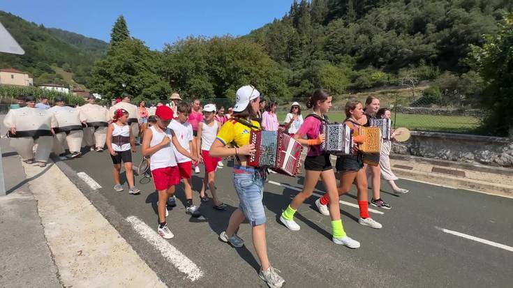 Albizturren, nola ez, festetan ere trikitia kalera