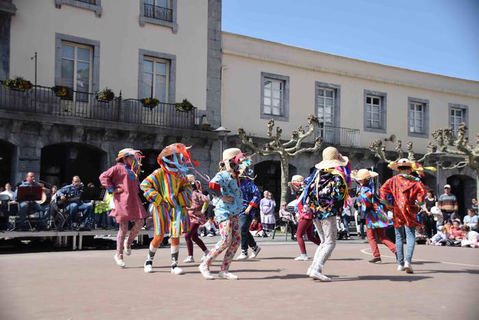 Oinkari dantza taldearen dan 36 1648304068685