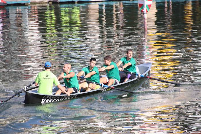 Arraunean, elkartasunez 16 1568470848334