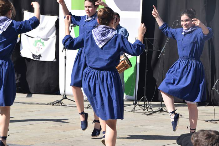 Dantzari txikiak, goizeko pr 88 1491666919613