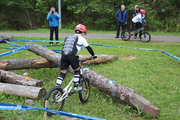 Oreka landuz, bi gurpilen ga 6 1525011620964