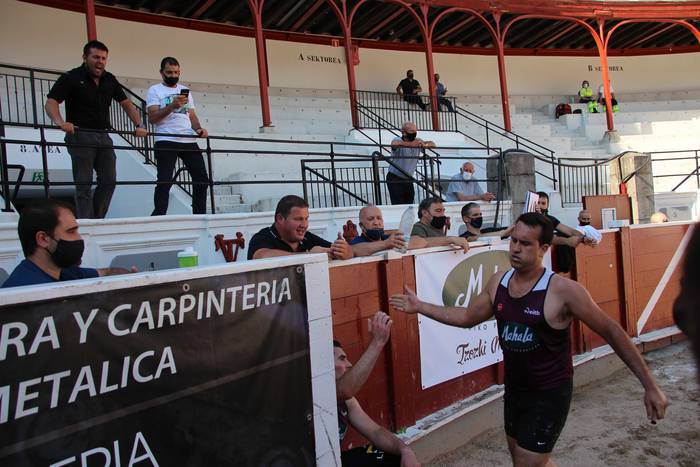 Izetatarrek jantzi dute txap 43 1624130526756