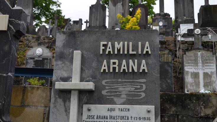Jose Arana Irastorzaren plaka lapurtu dute Polloeko hilerritik