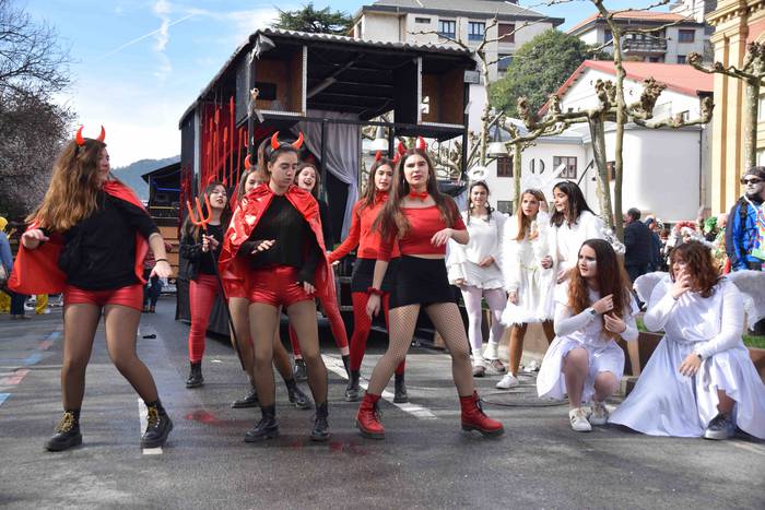 Zaldunita 2019. Karrozak eta 1 1551626028558