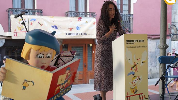 «Jarrai dezagun mundua euskaratik lantzen»