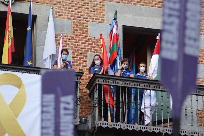 Tolosa urdinez jantzi da 38 1632073506597