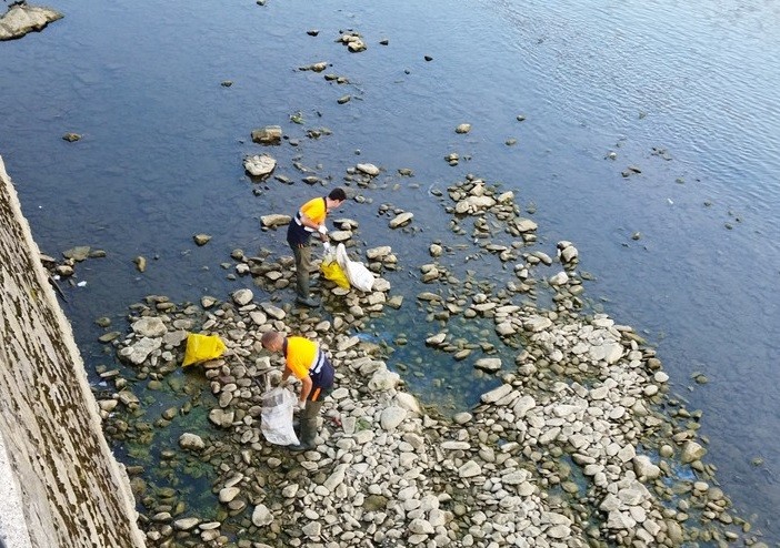 Tona batetik gora hondakin bildu ditu Udalak, herriko ibai eta naturguneetan