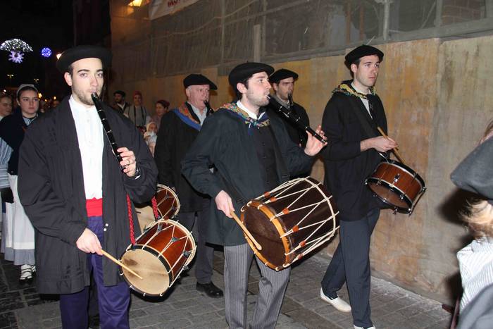 Errege magoen desfilea tolos 23 1546717637149