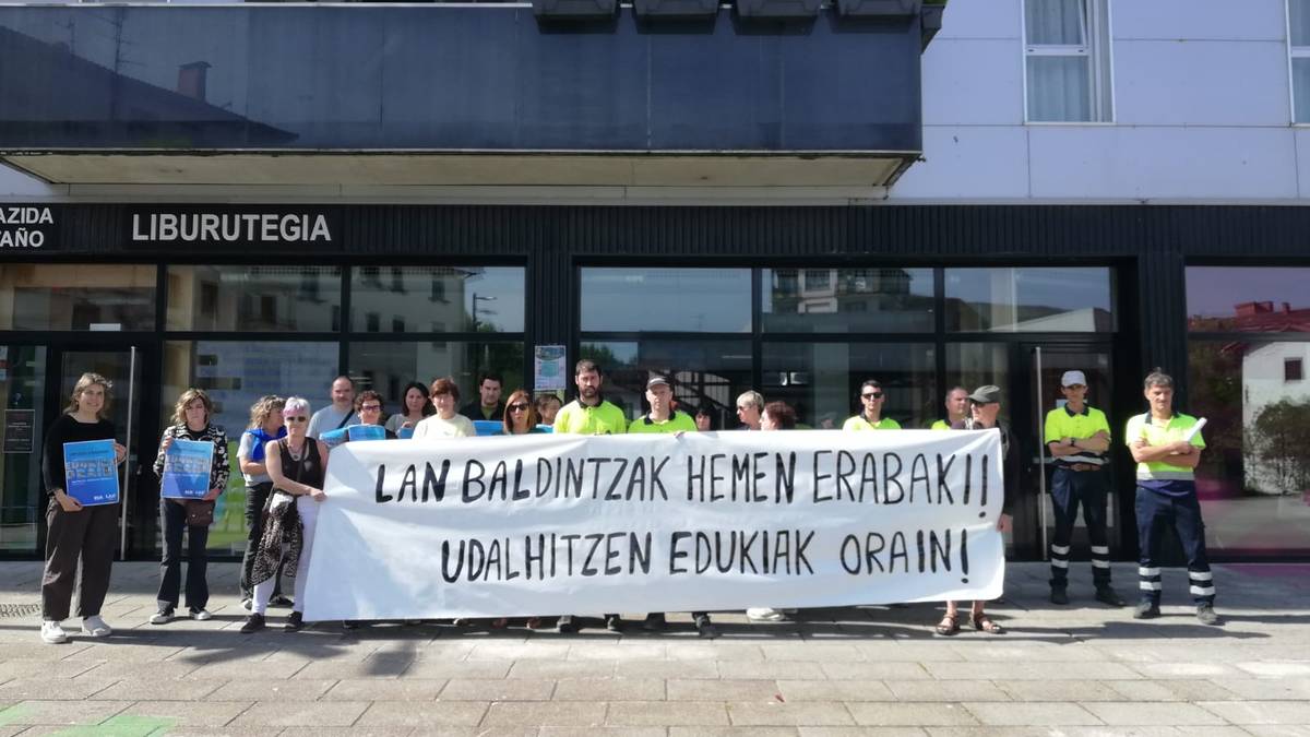 Udaletako langileek lanuzteak egin dituzte lan hitzarmena berritzea eskatzeko
